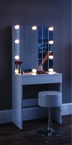 Coiffeuse Melle Blanc Avec LED -Wenko Soldes Boutique 9d40232c78c74a4fb70a34b4a136d8ba.cropped 3 0 498 1000.processed